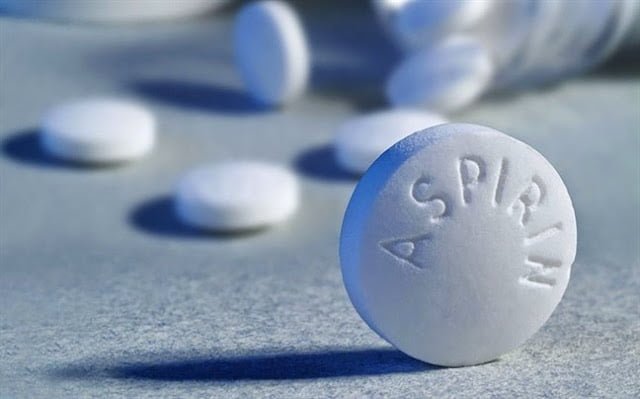 Nghiền Aspirin trị mụn