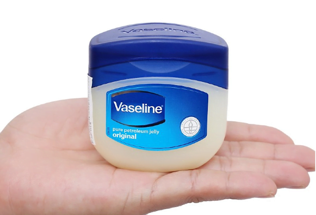 Có nên trị mụn bằng Vaseline không?